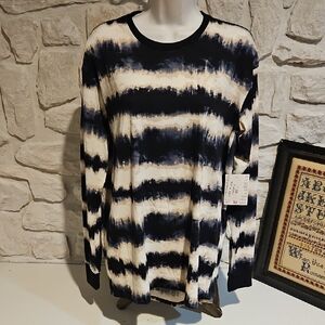 NWT! Activewear LuLaRoe Longsleeve Top Size Small